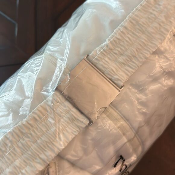 NWT PRETTYLITTLETHING SKI Cream Faux Fur Trim Belted Puffer Coat - Picture 8 of 8